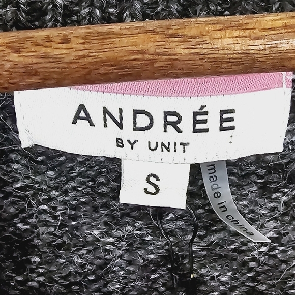 NWT Andree By Unit Gray Striped Crew Neck Ribbed Knit Women's Sweater Size S - Picture 2 of 5